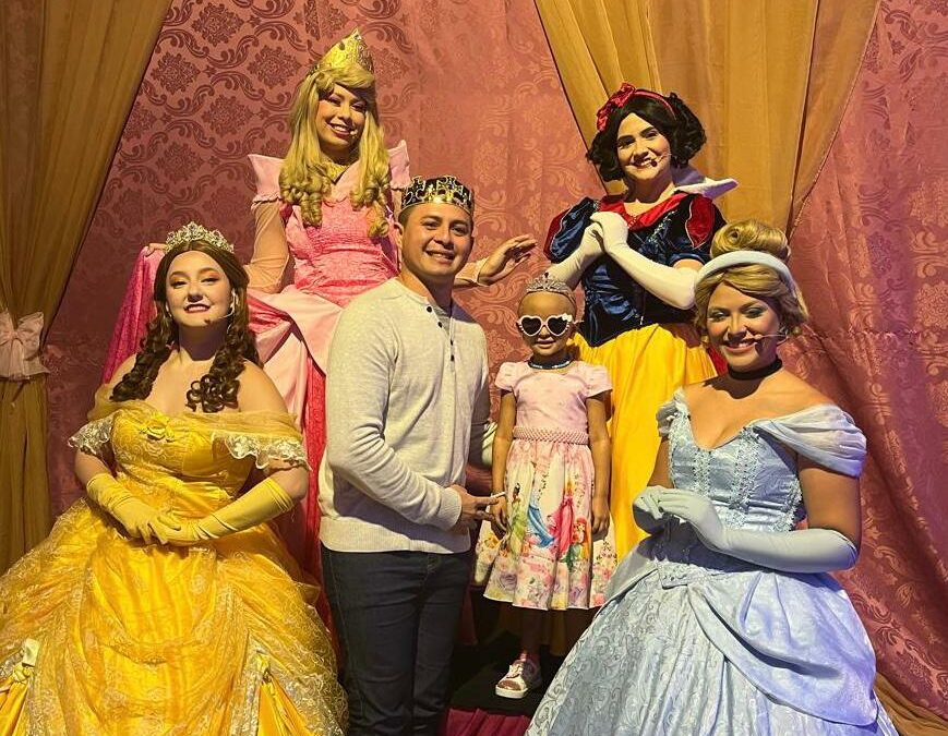 Crianças visitam Chá Das Princesas no Atrium Shopping